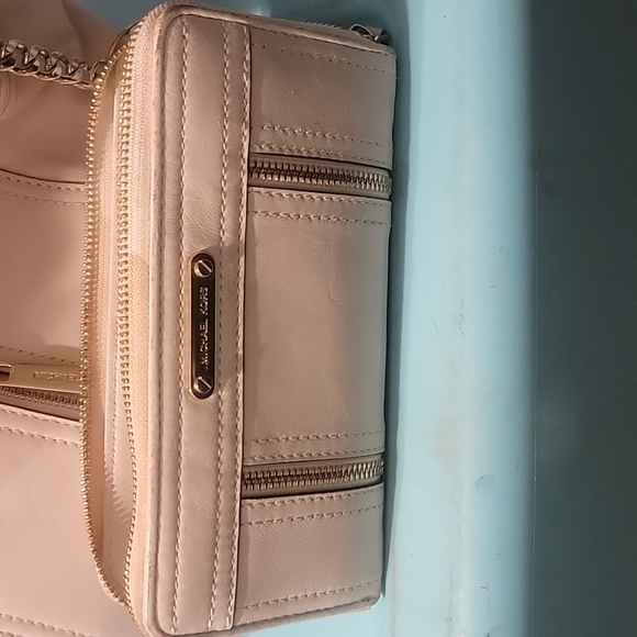 Micheal  kors used purse and wallet - Picture 11 of 12